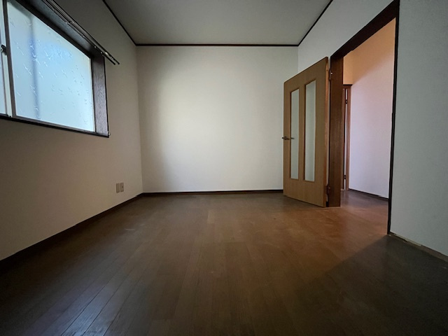 唐国町戸建の洋室