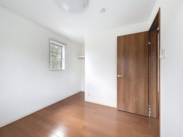 「家族で移住」という決断の日の独立洗面台|※他室の参考画像です