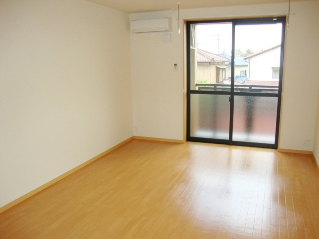 藤沢市高倉のアパートの居間・リビング