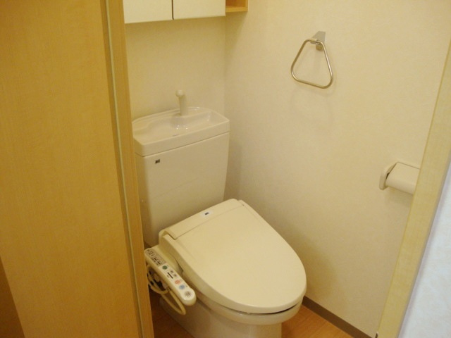 藤沢市高倉のアパートのトイレ