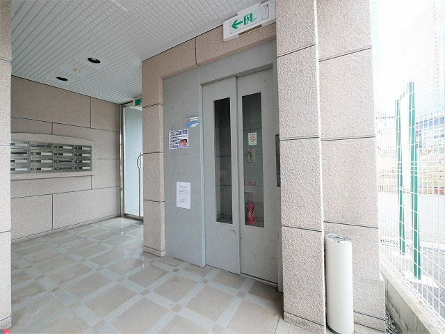 大阪市北区中津５丁目の賃貸マンションのエントランス