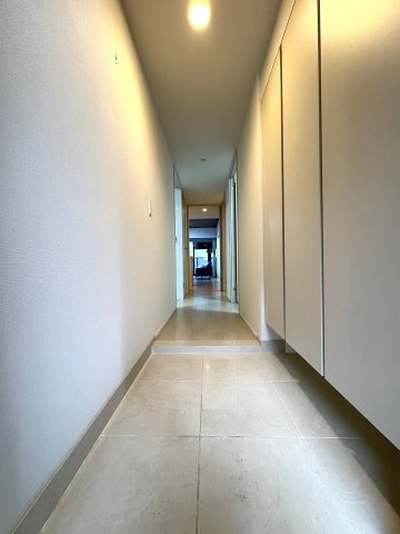 CITY & SHONAN BALANCE — プレディア鵠沼橋の玄関