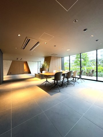 CITY & SHONAN BALANCE — プレディア鵠沼橋のエントランス