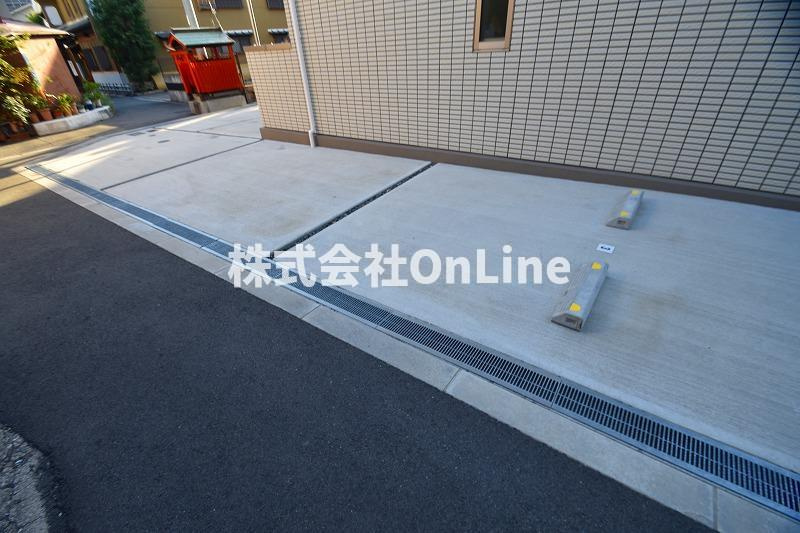 TRICERA Courtの駐車場