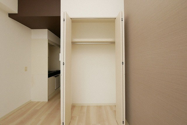 大阪市浪速区敷津西２丁目の賃貸マンションの収納