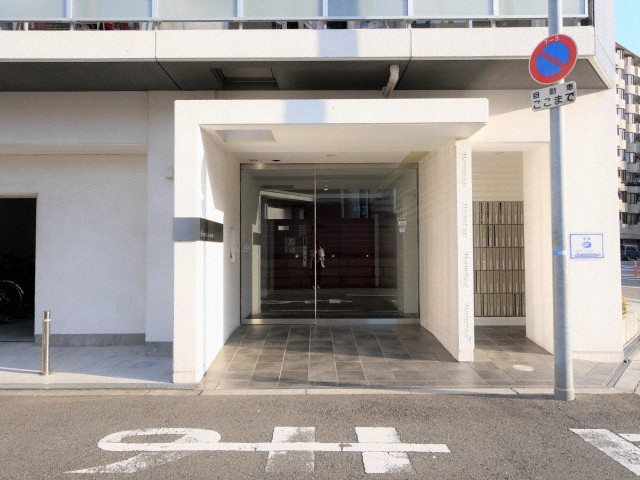 大阪市浪速区敷津西２丁目の賃貸マンションのエントランス