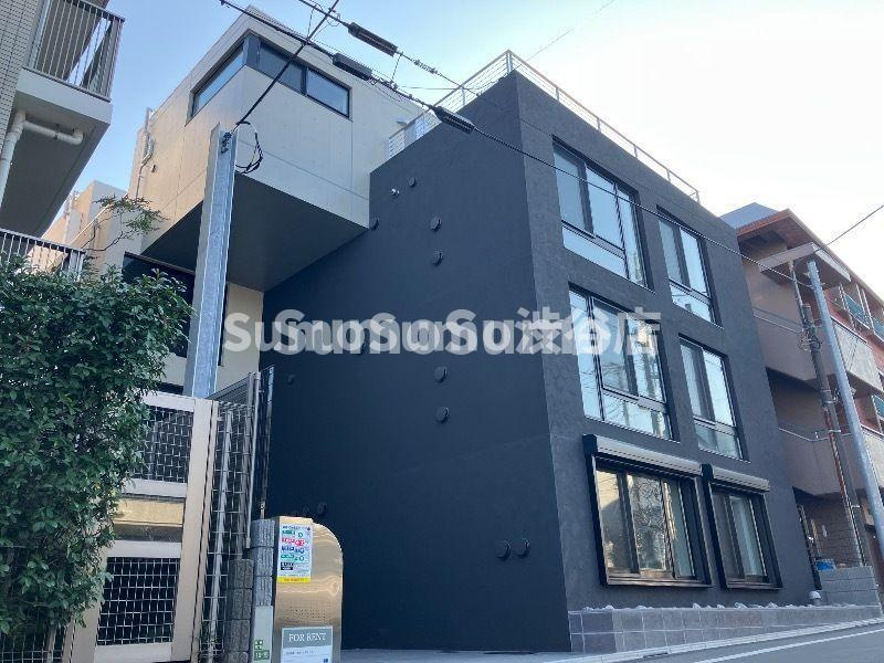 LEGALAND桜新町のエントランス