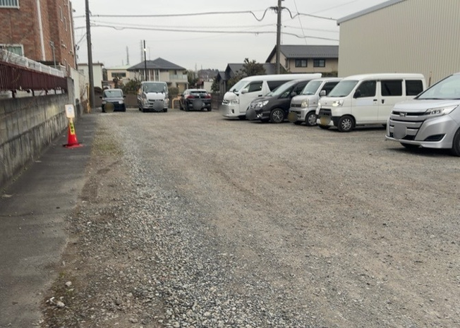 【外観】 | 人が暮らすうえで日光は大切な要素となります。日当たりの良さは譲れないポイントですね。併せて近くに大きな建築物の建築予定がないか、あるいはそれが可能な土地が近くにないか事前に確認することもお勧めします。