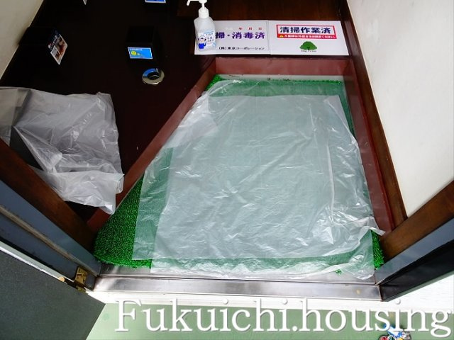 イエスタデイの玄関