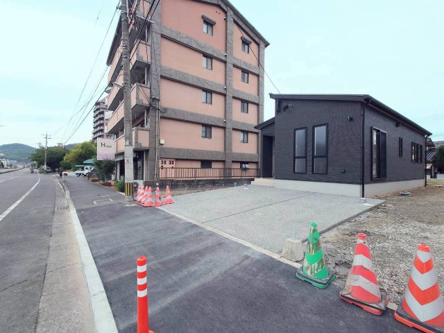 【前面道路含む現地写真】の画像