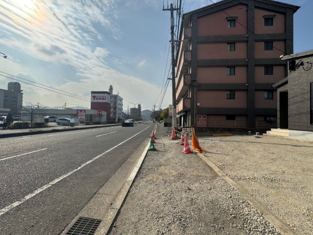 【前面道路含む現地写真】の画像