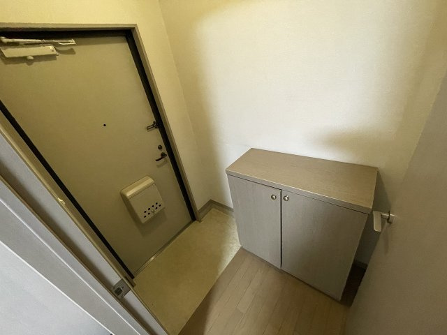 増渕ビルの玄関|掲載写真は別のお部屋のお写真になります。