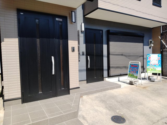 鶴見区安田１丁目中古戸建の玄関