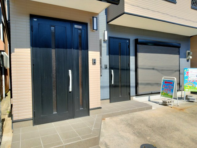 鶴見区安田１丁目中古戸建の玄関