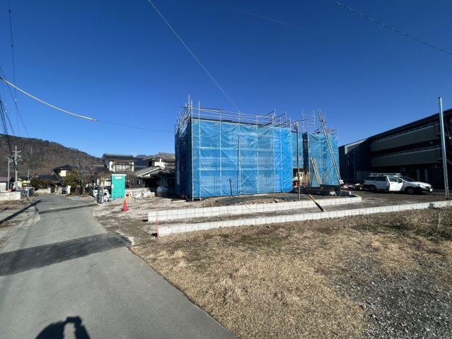 新築戸建　上田市小泉第３　全２棟の前面道路含む現地写真