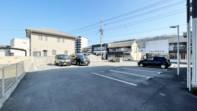 パストラル庄町の駐車場