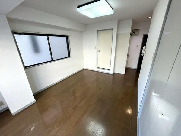 イーストアネックス