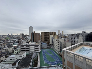 【展望】 | 眼前に広がる空の雄大さと、このお部屋の自慢の一つである「眺望」をご覧ください。毎日、この景色を独り占めできる新生活に夢が広がります。～即日のご見学可能～　お問合せはお気軽にどうぞ。