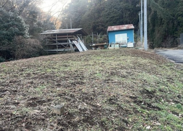 【外観】 | 土地を買う際、住む地域の自治体や福祉の補助制度にも注目してみましょう。子供や老人の医療補助やゴミ出しのルールなど、自治体によってルールに大きな違いがあるため、暮らしやすい土地で判断するとよいでしょう。