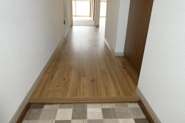 楠小路Aの玄関