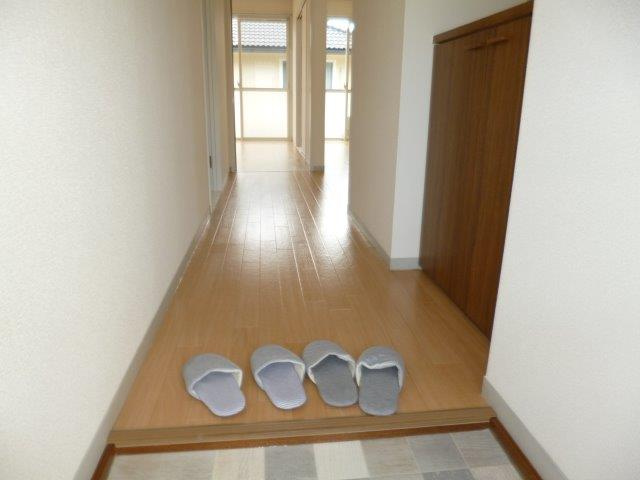 楠小路Aの玄関