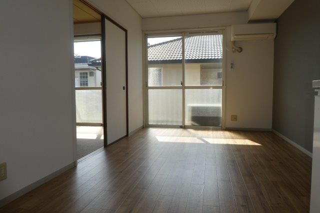 楠小路Aの居間・リビング
