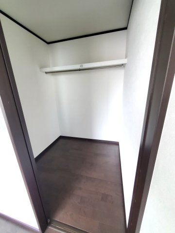 八潮市　木曽根　中古戸建の収納|ウォークインクローゼットを完備。お荷物が多い方でも安心のスペースです