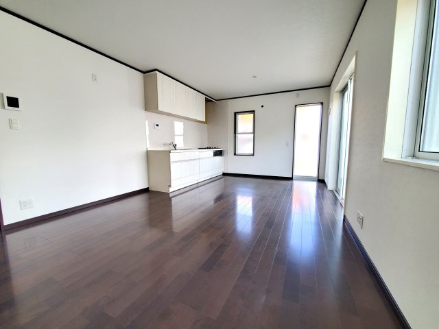 八潮市　木曽根　中古戸建の居間・リビング|リビングです