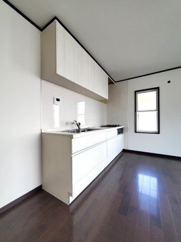 八潮市　木曽根　中古戸建のキッチン|。白を基調とした清潔感のある色味です