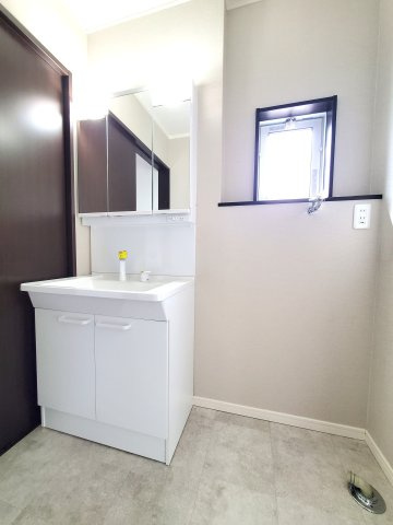 八潮市　木曽根　中古戸建の洗面所|便利で使い勝手を重視した洗面化粧台です