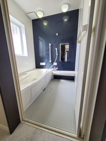 八潮市　木曽根　中古戸建の浴室|1日の疲れを取り心身を癒すことができるよう、ゆとりのスペースを確保してます