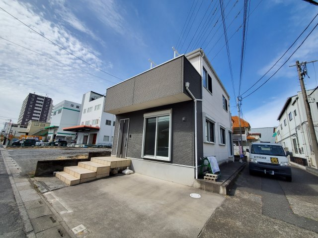 八潮市　木曽根　中古戸建の外観|周辺環境とも調和した、落ち着きのある佇まいです。 