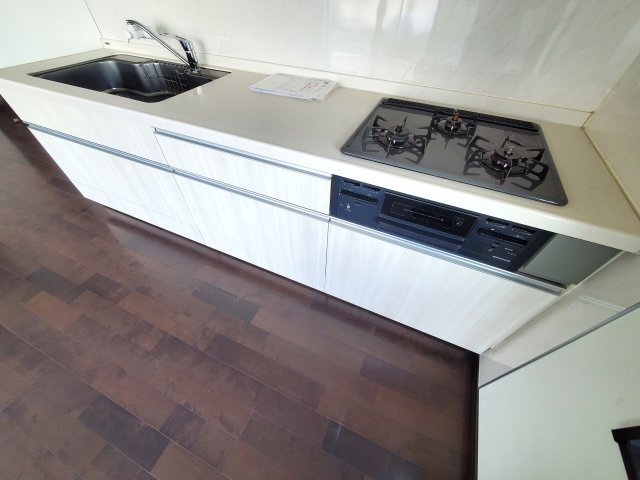 八潮市　木曽根　中古戸建のキッチン|お手入れのしやすいシステムキッチンです
