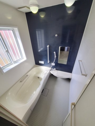 八潮市　木曽根　中古戸建の浴室|１坪タイプのゆったりとした浴室。毎日の疲れをしっかりと癒されます
