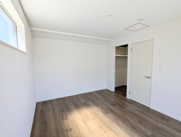 瀬戸市窯町　全2棟の洋室