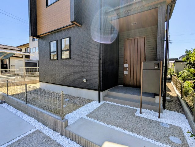 瀬戸市窯町　全2棟の玄関