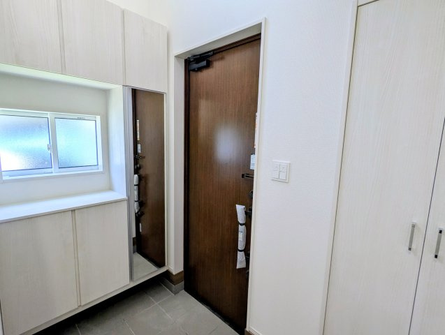 瀬戸市窯町　全2棟の玄関