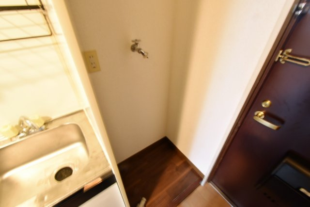 キングガーデンの玄関|室内洗濯置き場