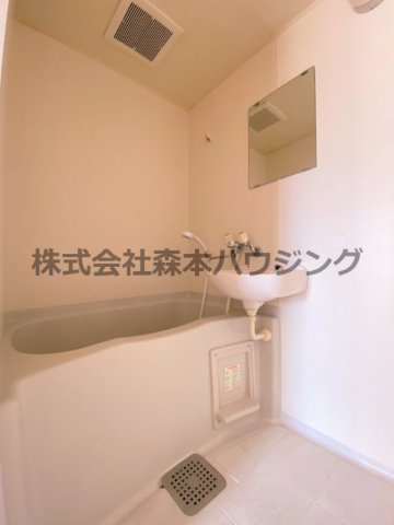 【浴室】 | 　コロナハイツ | ゆったり過ごせるお風呂です