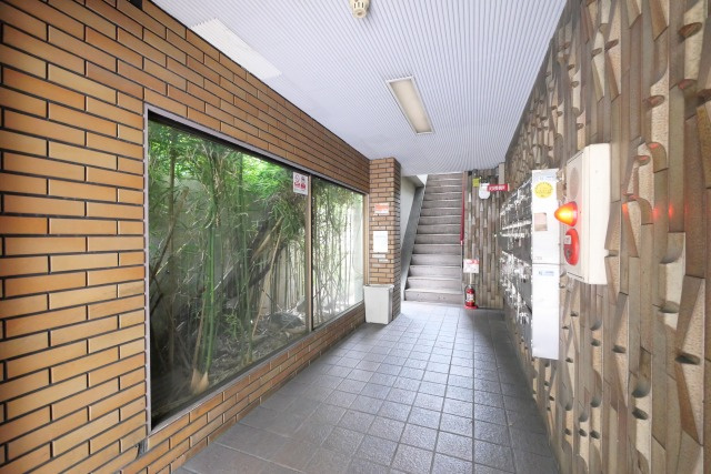 大阪市東成区深江北３丁目の賃貸マンションのロビー