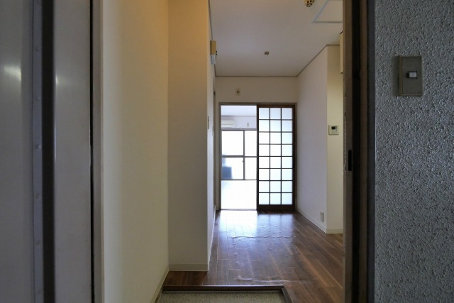 大阪市東成区深江北３丁目の賃貸マンションの玄関