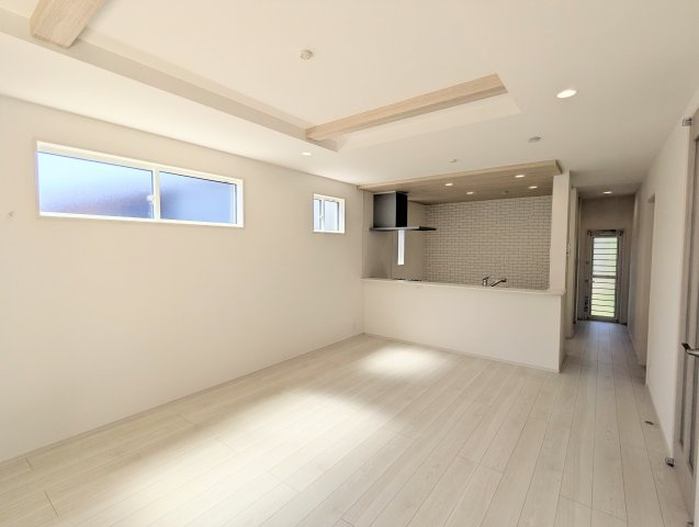 瀬戸市窯町　全2棟の居間・リビング