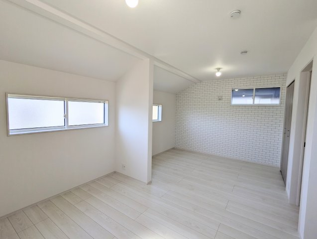 瀬戸市窯町　全2棟の洋室