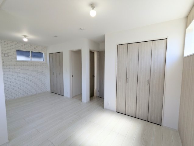 瀬戸市窯町　全2棟の洋室