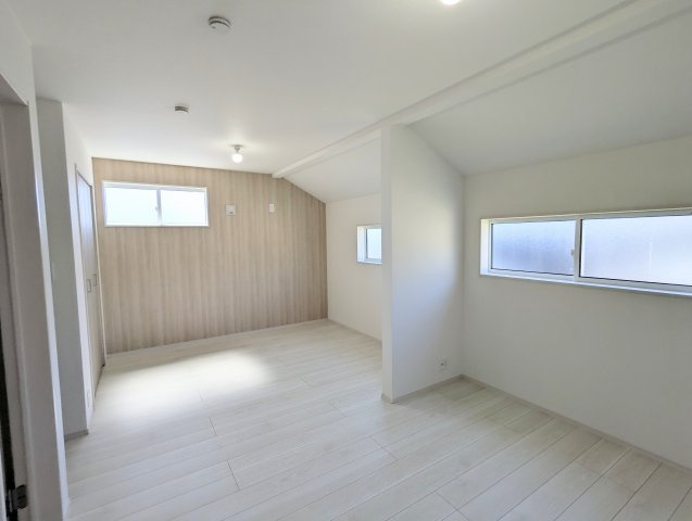 瀬戸市窯町　全2棟の洋室