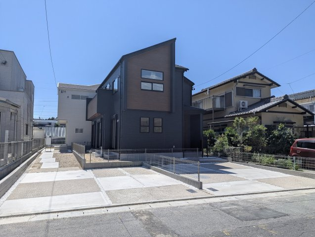 瀬戸市窯町　全2棟の前面道路含む現地写真