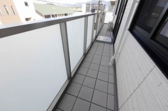 直方市知古１丁目の賃貸マンションのバルコニー