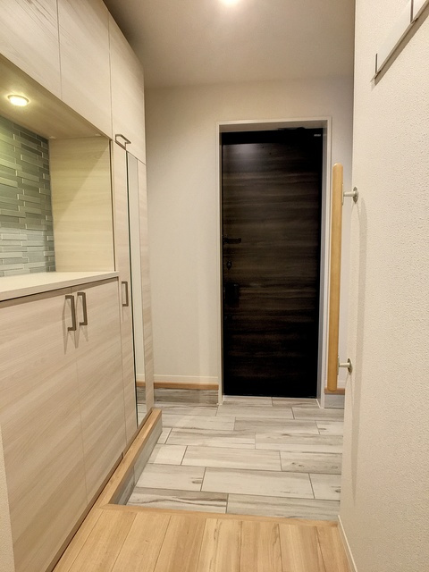 直方市知古１丁目の賃貸マンションの玄関