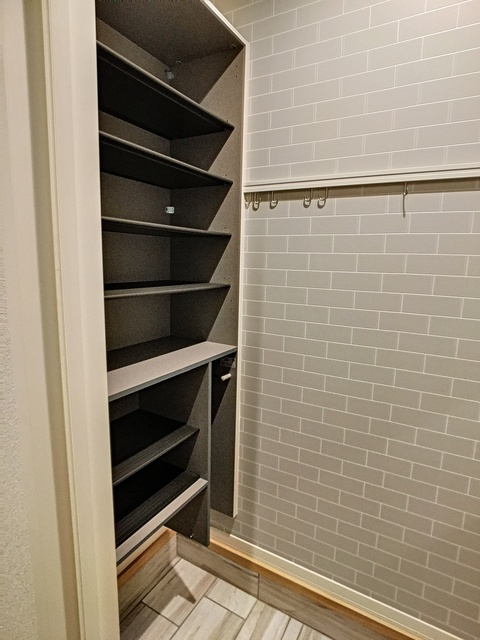 直方市知古１丁目の賃貸マンションの玄関