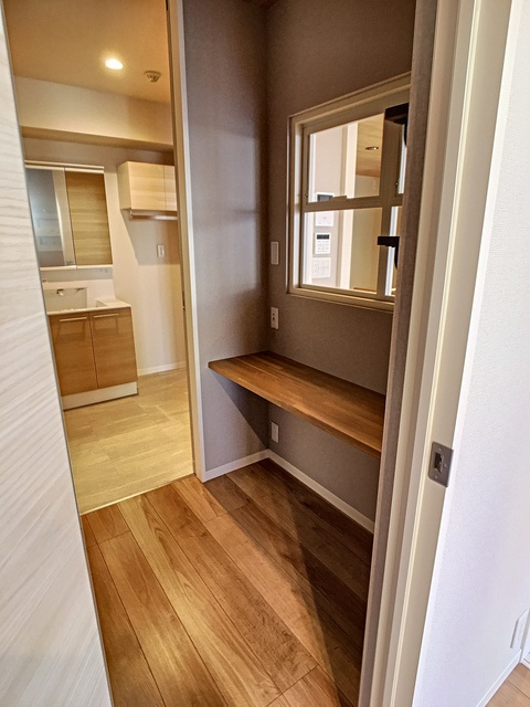 直方市知古１丁目の賃貸マンションの居間・リビング